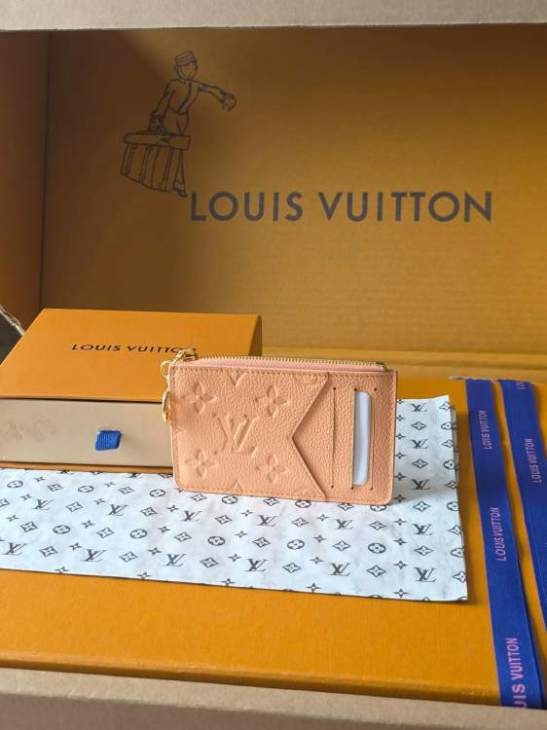 Picture of Louis Vuitton Wallets _SKUfw241223736fw
